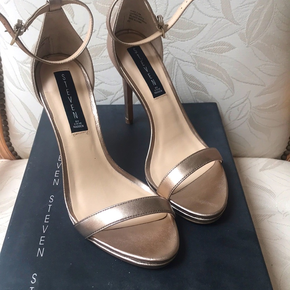 NWT New beautiful Steven by Steve Madden sandals ankle strap leather goldish